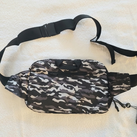 Puma Camouflage Circadian Waistbag Fanny Pack NWT - Picture 2 of 8